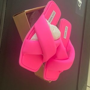 Brand new Steve Madden pink Dixie slipper size 9